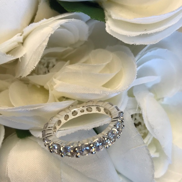 ✨Silver Crystal Cubic Zirconia All Around Ring - Picture 7 of 8